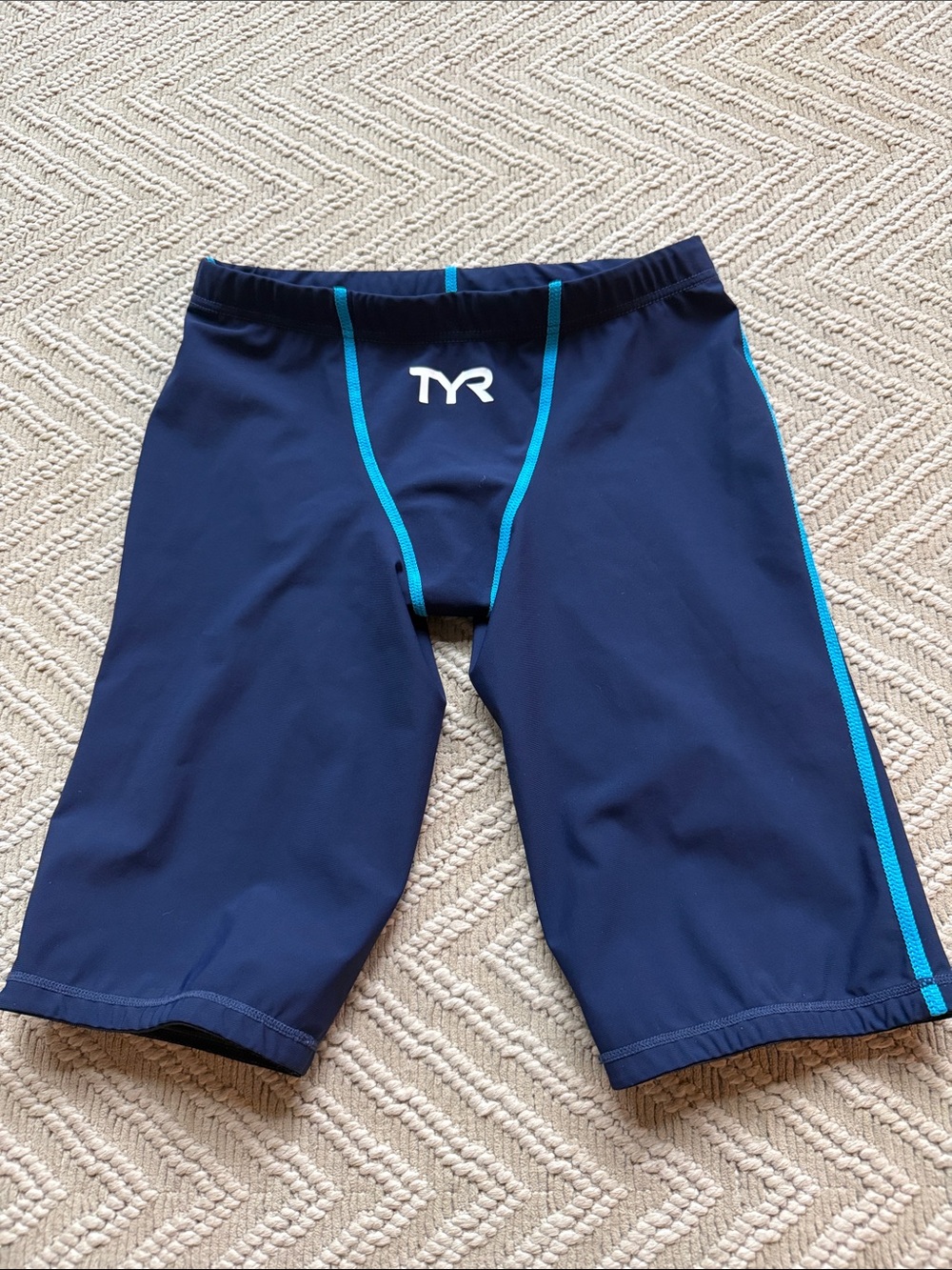 TYR size 26 tech suit thresher shorts